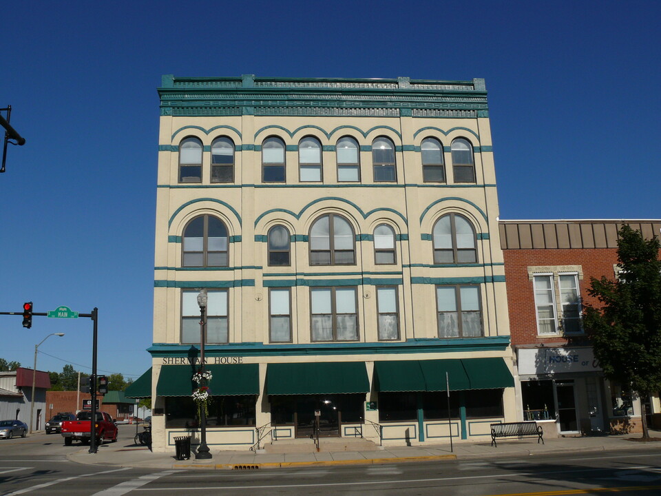 Sherman House in Findlay, OH - Building Photo