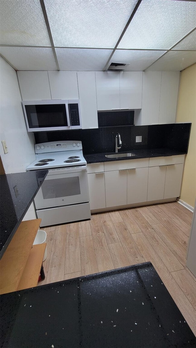 151 SW 135th Terrace in Pembroke Pines, FL - Building Photo - Building Photo