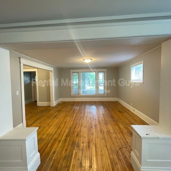 property at 1916 Elliot Ave