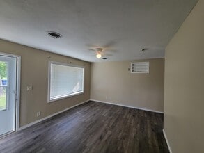 1114 Hiatt St in Carter Lake, IA - Building Photo - Building Photo