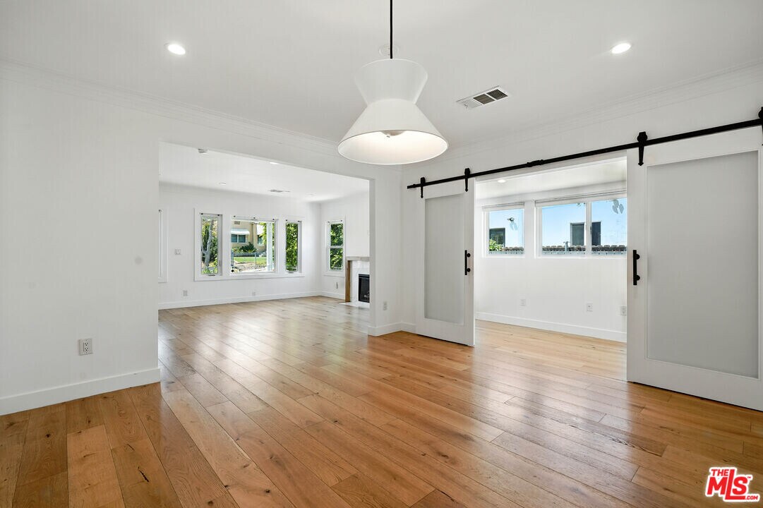 1054 S Plymouth Blvd in Los Angeles, CA - Building Photo