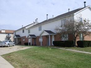 3006 Clearwater Ave in Bloomington, IL - Building Photo - Building Photo