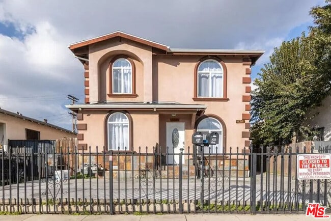 property at 819 E 73rd St