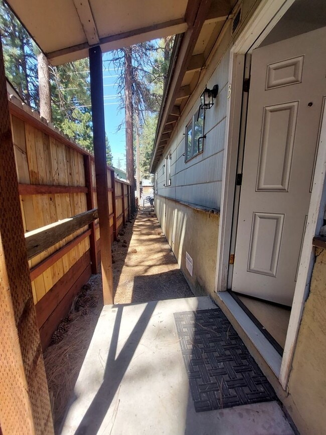 1060 Echo Rd in South Lake Tahoe, CA - Building Photo - Building Photo