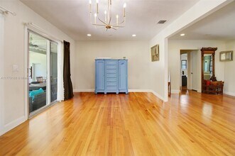 1025 Hunting Lodge Dr in Miami Springs, FL - Building Photo - Building Photo