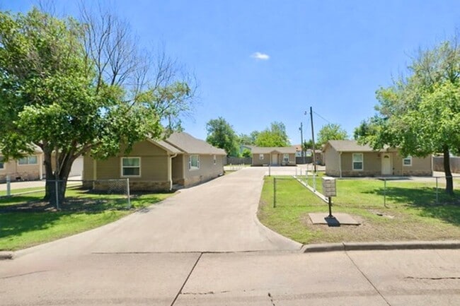 1604 NW Lindy Ave in Lawton, OK - Foto de edificio - Building Photo