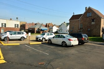 301 E 1st Ave, Unit #3 in Tarentum, PA - Building Photo - Building Photo