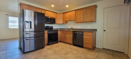 891 Bristle Pine Pl in Millcreek, UT - Building Photo - Building Photo