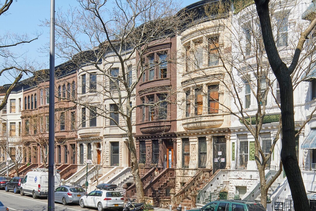 123 W 119th St in New York, NY - Building Photo