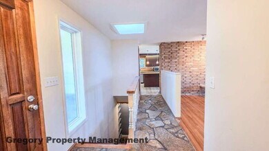 10803 NE 111th Pl in Kirkland, WA - Building Photo - Building Photo