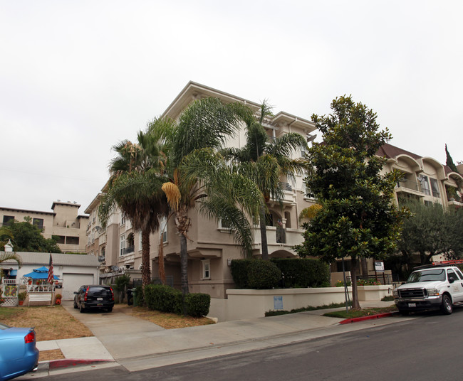 11737 Goshen Ave in Los Angeles, CA - Building Photo - Building Photo