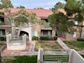 2111 Sealion Dr in Las Vegas, NV - Foto de edificio - Building Photo