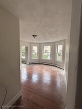 33-35-35 Baker St in Malden, MA - Foto de edificio - Building Photo