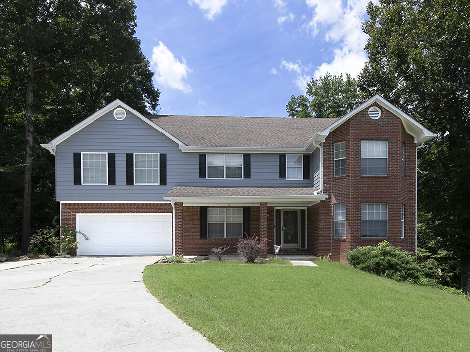 201 Reeves Creek Way in Jonesboro, GA - Building Photo