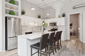 R7 Lofts in St. Paul, MN - Foto de edificio - Building Photo