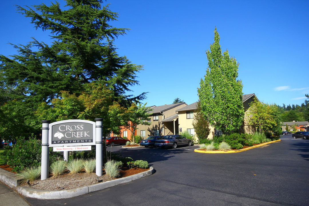 Cross Creek Apartments in Bellevue, WA - Foto de edificio