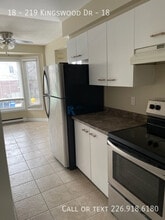 219 Kingswood Dr in Kitchener, ON - Building Photo - Building Photo