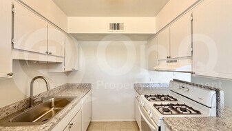 12602 N 21st Ave in Phoenix, AZ - Building Photo