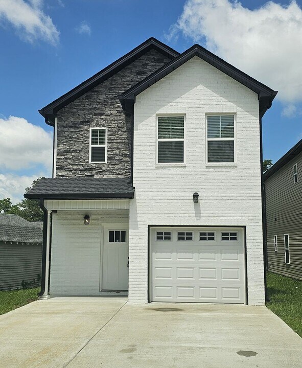 815 W Spring St in Lebanon, TN - Building Photo