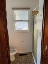 1330 S Oak Ave in Freeport, IL - Building Photo - Building Photo