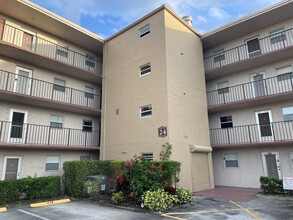 225 Bonnie Blvd in Palm Springs, FL - Building Photo - Building Photo