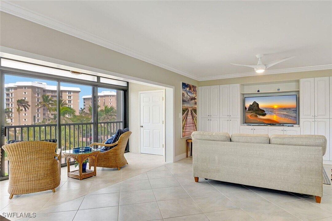 2880 Gulf Shore Blvd N in Naples, FL - Building Photo