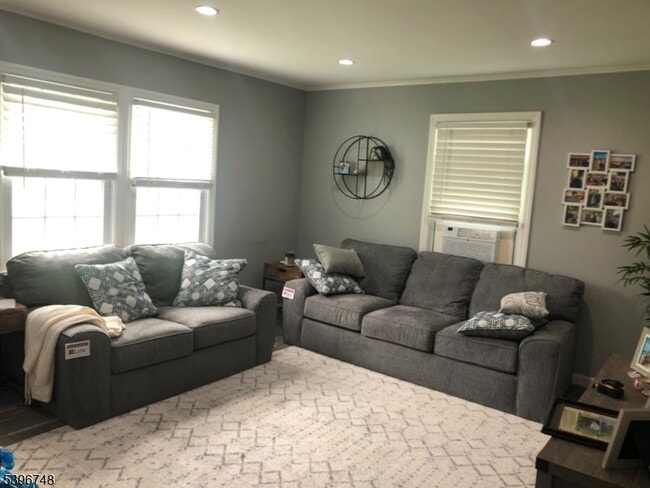 16 Brookside Ave in Pequannock Township, NJ - Building Photo - Building Photo