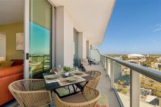 400 Central Ave, Unit 2102 in St. Petersburg, FL - Foto de edificio - Building Photo