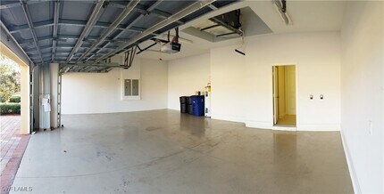 10153 Avalon Lake Cir in Ft. Myers, FL - Building Photo - Building Photo