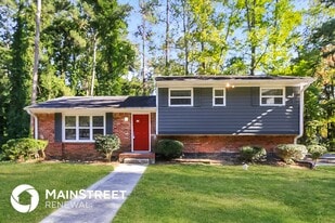 2745 Westford Ct SW in College Park, GA - Building Photo