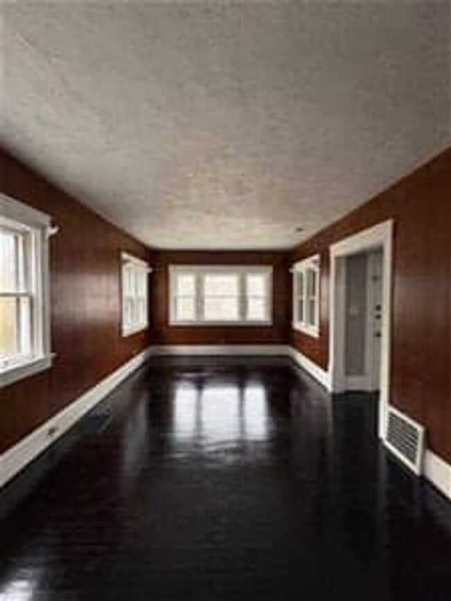 285 Bowmanville St in Akron, OH - Building Photo - Building Photo