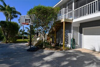 7676 Westmoreland Dr in Sarasota, FL - Building Photo - Building Photo