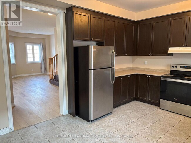 5 Freeland Hollow in Brampton, ON - Building Photo - Building Photo