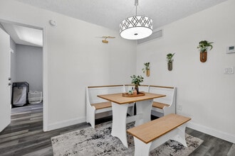 20110 NE 3rd Ct in North Miami Beach, FL - Building Photo - Building Photo