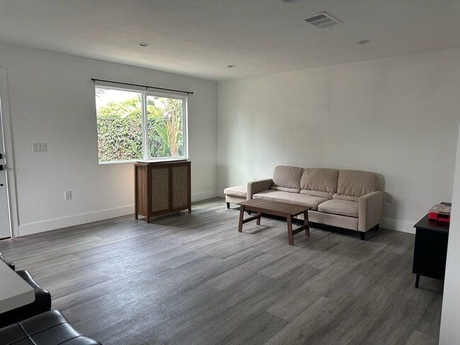 9004 Amsdell Ave in Whittier, CA - Foto de edificio - Building Photo
