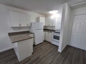 West Point Properties in Hialeah, FL - Foto de edificio - Building Photo