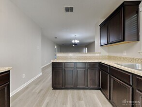 6215 Baywood Cres in San Antonio, TX - Building Photo - Building Photo