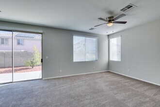 5512 Grand Rapids St in North Las Vegas, NV - Building Photo - Building Photo