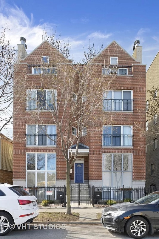 property at 1369 W Hubbard St