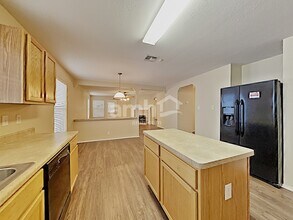 8007 Abbotts Pointe in San Antonio, TX - Building Photo - Building Photo
