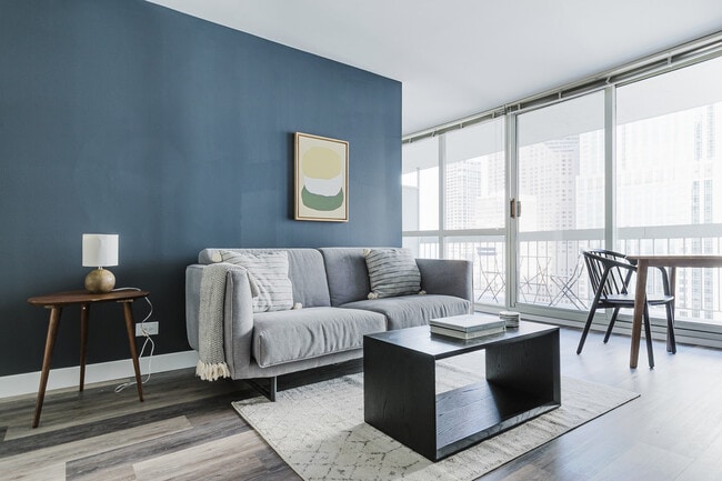 1 E Delaware Pl