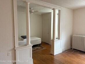409 Warren St in Hudson, NY - Building Photo - Building Photo