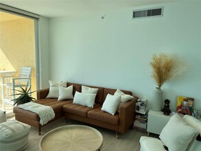 2475 Brickell Ave in Miami, FL - Building Photo - Building Photo
