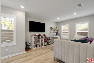 756 Daniel Freeman Cir in Inglewood, CA - Building Photo - Building Photo