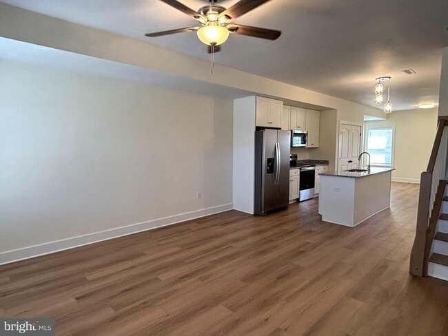 113 W North St in Charles Town, WV - Foto de edificio - Building Photo