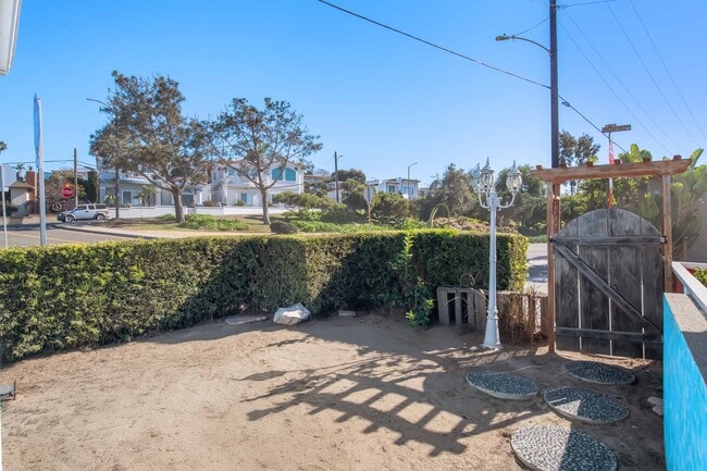 519 30th St in Hermosa Beach, CA - Foto de edificio - Building Photo