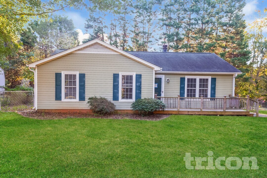 8129 Blairtree Ct in Charlotte, NC - Building Photo