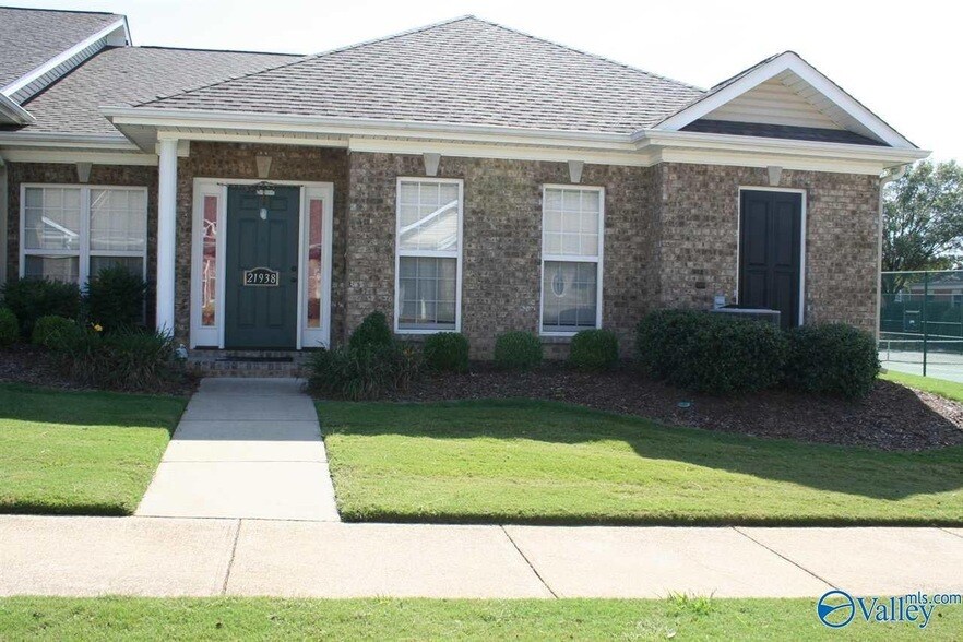 21938 Williamsburg Dr in Athens, AL - Foto de edificio