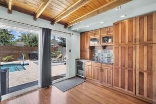 223 NE 17th Ave in Pompano Beach, FL - Building Photo