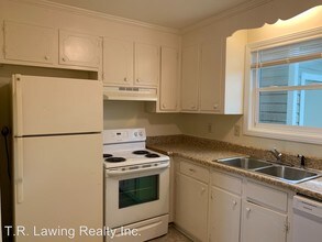 1613 N Sharon Amity Rd in Charlotte, NC - Building Photo - Building Photo